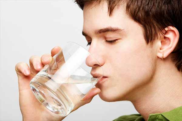uống nước cải thiện mùi tinh trùng